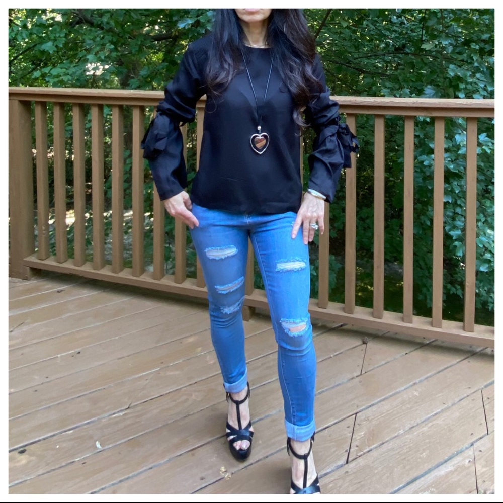 Black chic tie sleeves with split back Top - Picture 5 of 6